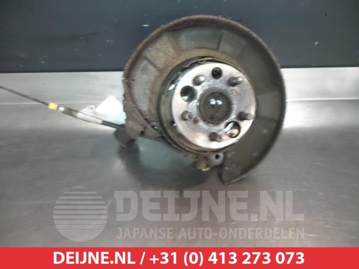 Toyota Avensis Fusee links-achter O380492
