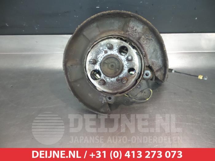 Toyota Avensis Fusee rechts-achter O383072