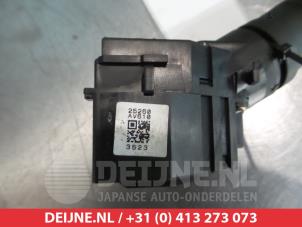 Nissan Primera Ruitenwis Schakelaar O309708 foto 2
