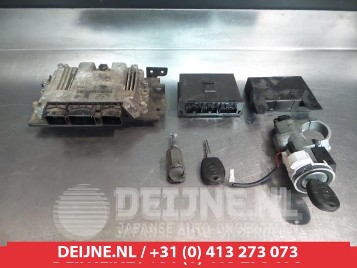 Nissan Primera Kontaktslot+Sleutel O335074