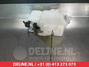 Mitsubishi Pajero Scheibensprühertank hinten O301553 foto 2