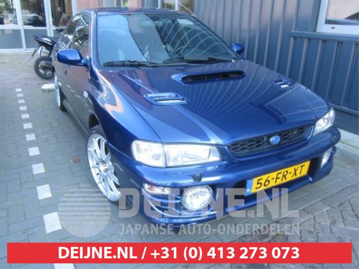 Subaru Impreza Tür 4-türig rechts vorne O273250