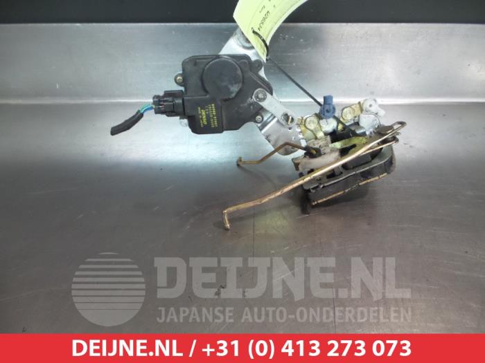 Daihatsu Young RV Deurslot Mechaniek 4Deurs links-voor O279759