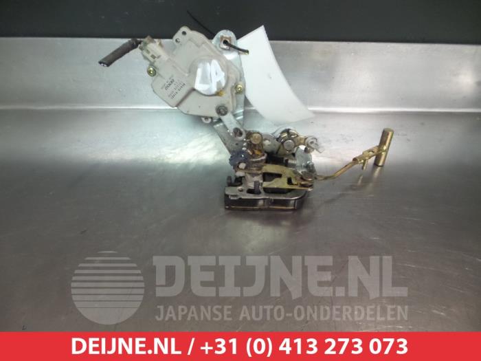 Daihatsu Young RV Deurslot Mechaniek 4Deurs links-achter O280425