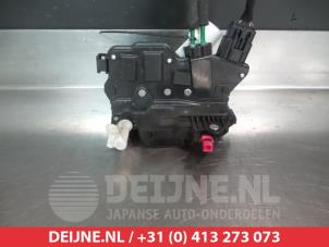 Kia Soul Front door lock mechanism 4-door, right O280881 photo 3