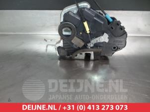 Suzuki Grand Vitara Door lock mechanism 2-door, left O279100 photo 3