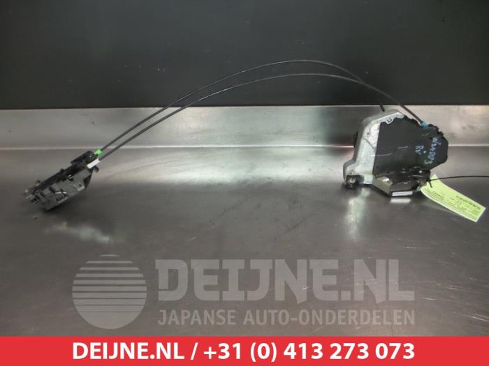 Suzuki Grand Vitara Door lock mechanism 2-door, right O279276