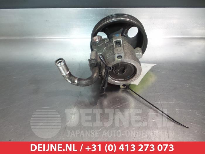 Pomp Servo van een Daewoo Lacetti (KLAN) 1.4 16V 2008