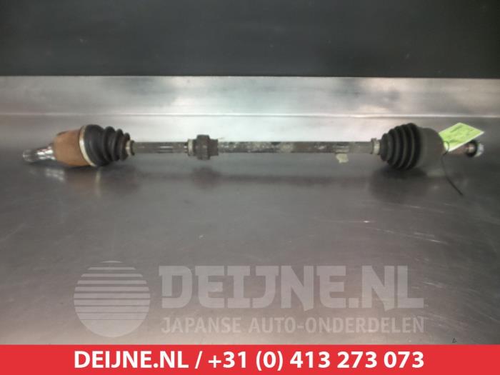 Gebruikte Steekas rechts-voor Nissan Micra C+C (K12) 1.4 16V Prijs € 35,00 Margeregeling aangeboden door V.Deijne Jap.Auto-onderdelen BV