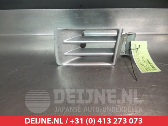 Mitsubishi Space Wagon Bumper Rooster O264490