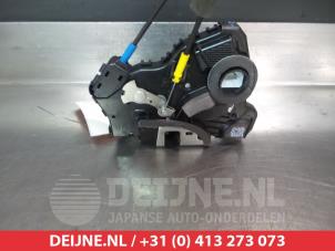 Toyota Corolla Verso Deurslot Mechaniek 4Deurs rechts-voor O281197 foto 2