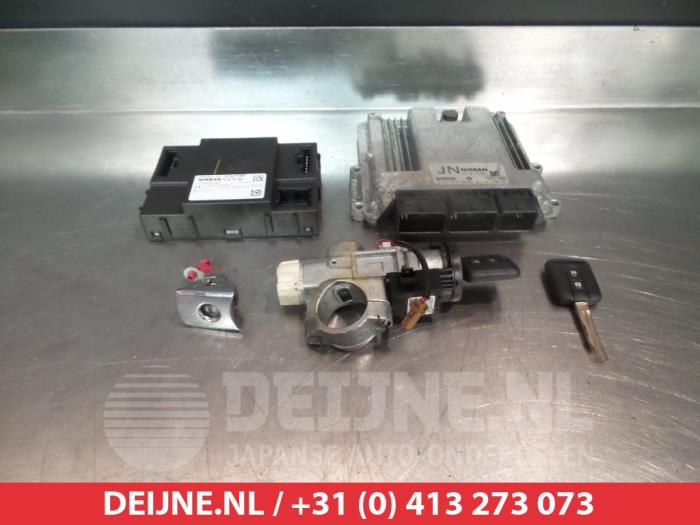 Nissan X-Trail Engine management computer O344582