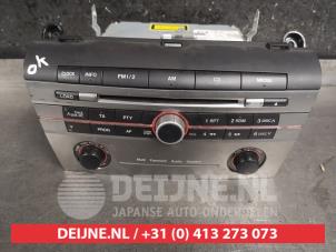 Gebruikte Radio Mazda 3 Sport (BK) 2.0i 16V Prijs € 75,00 Margeregeling aangeboden door V.Deijne Jap.Auto-onderdelen BV