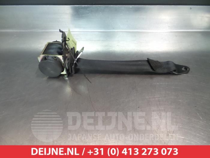 Nissan Primera Rear seatbelt, right O315948