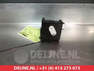 Toyota Avensis Kachelklep Motor O368454 foto 2