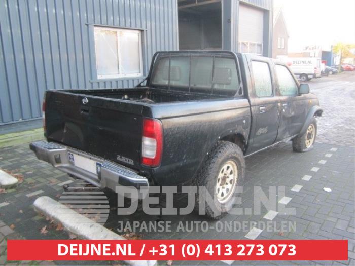 Nissan King Cab Window 2-door, rear right O102598