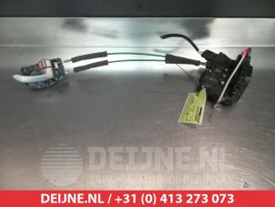 Gebruikte Deurslot Mechaniek 4Deurs rechts-achter Kia Soul I (AM) 1.6 CRDi 16V Prijs € 50,00 Margeregeling aangeboden door V.Deijne Jap.Auto-onderdelen BV
