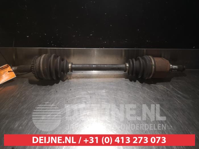 Nissan Almera Tino Aandrijfas links-voor O317810
