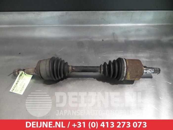 Gebruikte Steekas links-voor Nissan Almera Tino (V10M) 2.2 Di 16V Prijs € 40,00 Margeregeling aangeboden door V.Deijne Jap.Auto-onderdelen BV