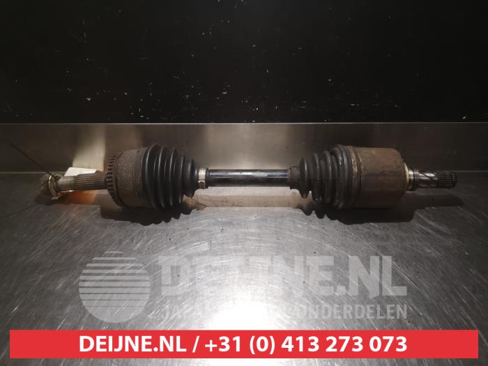 Gebruikte Steekas links-voor Nissan Almera Tino (V10M) 2.2 Di 16V HP Prijs € 40,00 Margeregeling aangeboden door V.Deijne Jap.Auto-onderdelen BV