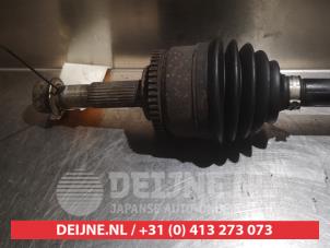 Nissan Almera Tino Antriebswelle links vorne O317821 foto 2