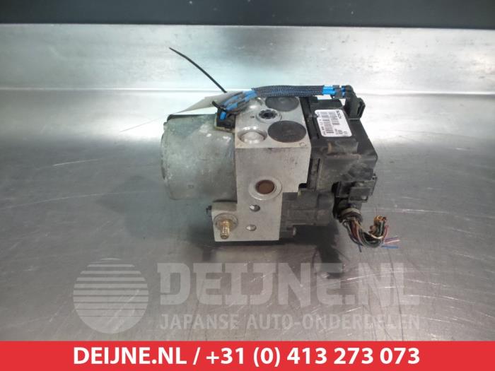 Nissan Almera Tino ABS pump O337612