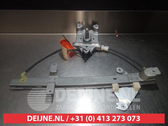 Nissan Almera Tino Ruitmechaniek 4Deurs links-achter O290432