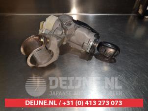 Toyota Corolla Verso Kontaktslot+Sleutel O335974 foto 2