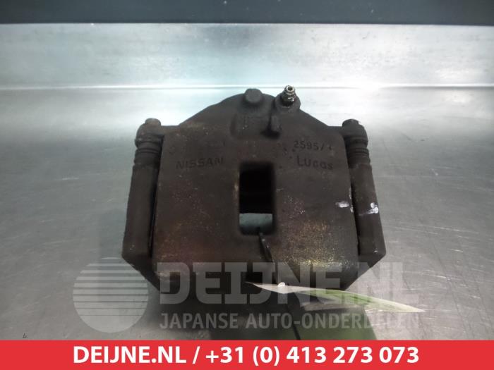 Nissan Almera Tino Remklauw (Tang) links-voor O324875