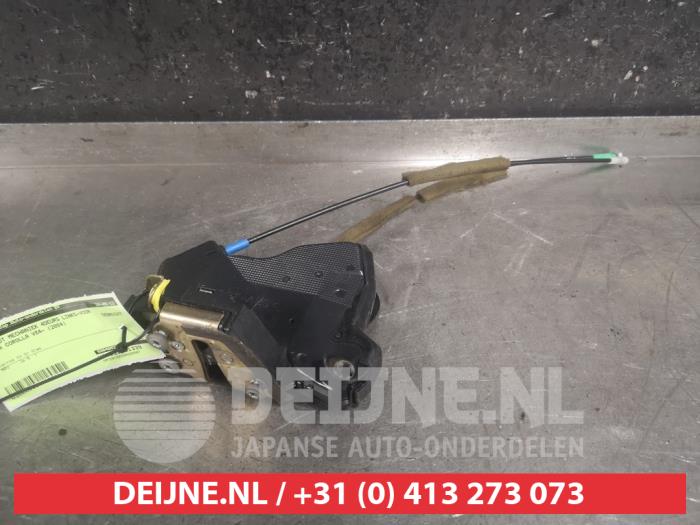 Toyota Corolla Verso Deurslot Mechaniek 4Deurs links-voor O279845