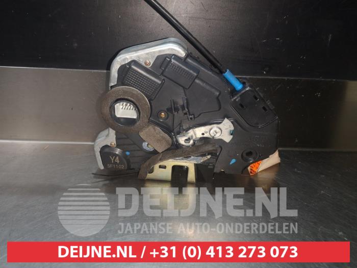 Toyota Corolla Verso Türschlossmechanik 4-türig links vorne O279844