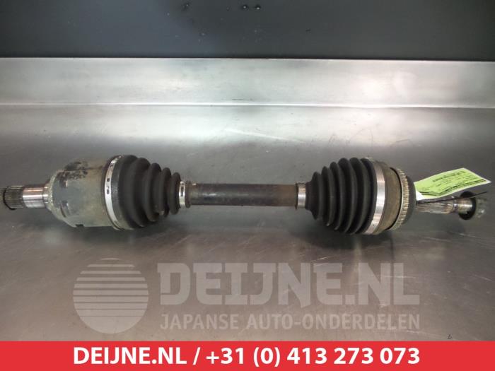 Gebruikte Steekas links-voor Toyota Corolla Verso (E12) 2.0 D-4D 16V 90 Prijs € 50,00 Margeregeling aangeboden door V.Deijne Jap.Auto-onderdelen BV