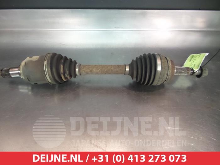Gebruikte Steekas links-voor Toyota Corolla Verso (E12) 2.0 D-4D 16V 90 Prijs € 50,00 Margeregeling aangeboden door V.Deijne Jap.Auto-onderdelen BV