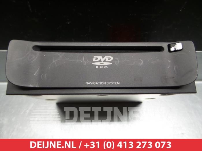 Nissan Almera Tino DVD Speler O313630