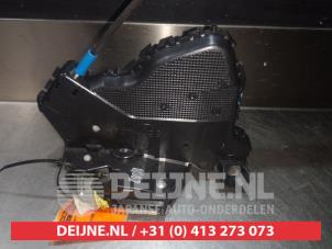 Toyota Corolla Verso Deurslot Mechaniek 4Deurs links-voor O279849 foto 3