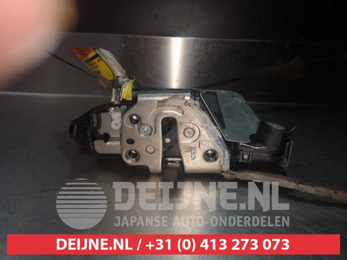 Toyota Corolla Verso Deurslot Mechaniek 4Deurs links-voor O279848