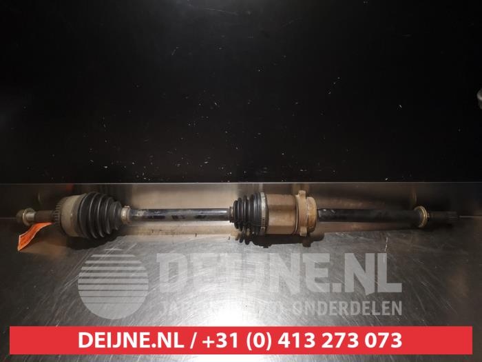 Gebruikte Steekas rechts-voor Nissan Almera Tino (V10M) 2.2 Di 16V HP Prijs € 40,00 Margeregeling aangeboden door V.Deijne Jap.Auto-onderdelen BV