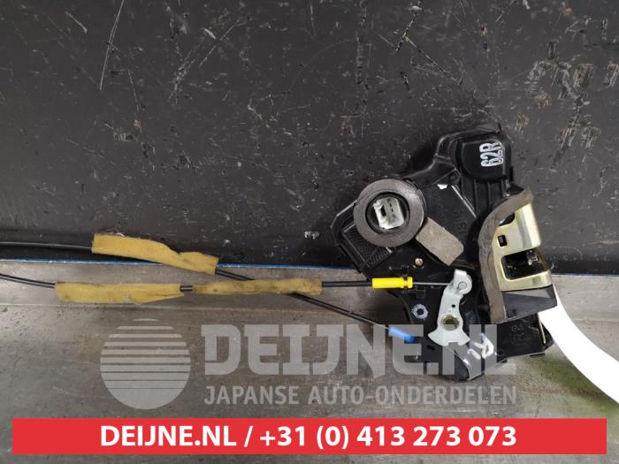 Toyota Corolla Verso Türschlossmechanik 4-türig rechts vorne O281198