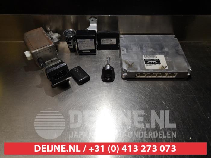 Gebruikte Computer Motormanagement Toyota Corolla Verso (R10/11) 2.2 D-4D 16V Prijs € 75,00 Margeregeling aangeboden door V.Deijne Jap.Auto-onderdelen BV