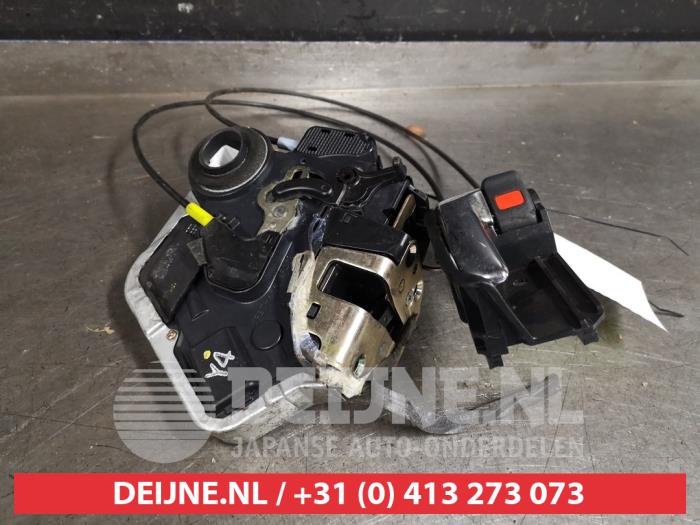 Toyota Corolla Verso Deurslot Mechaniek 4Deurs links-achter O280545