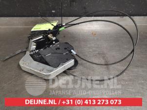 Toyota Corolla Verso Deurslot Mechaniek 4Deurs links-achter O280545 foto 2