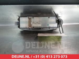 Nissan Almera Tino Combischakelaar ramen O311673 foto 2