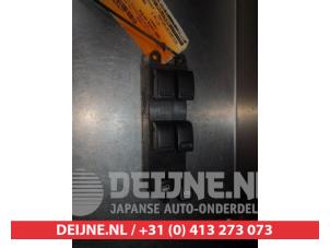 Nissan Almera Tino Combischakelaar ramen O311666 foto 3