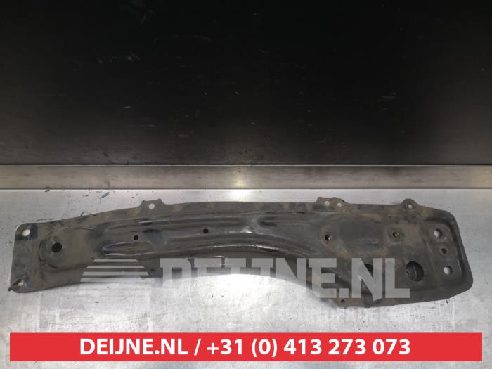 Motorbalk van een Toyota Corolla Verso (E12) 2.0 D-4D 16V 90 2003