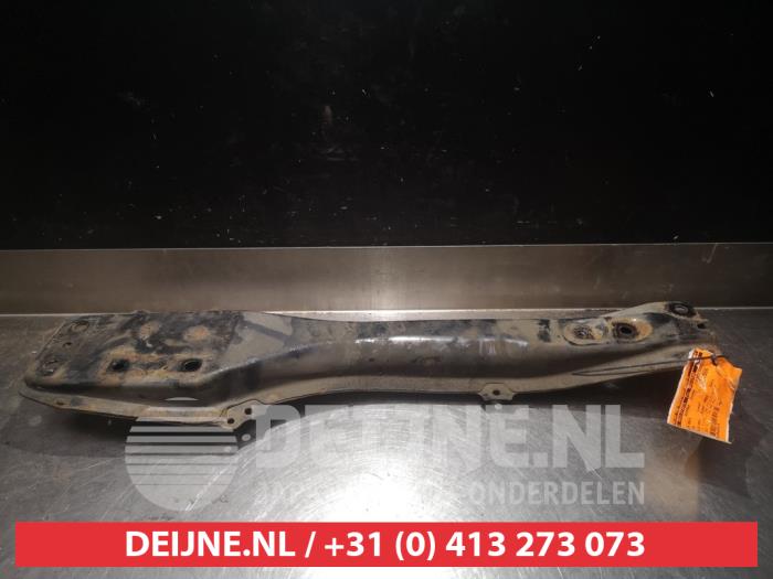 Motorbalk van een Toyota Corolla Verso (E12) 2.0 D-4D 16V 90 2003