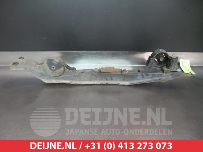 Gebruikte Drager vooras Nissan Almera Tino (V10M) 2.0 16V CVT Prijs € 50,00 Margeregeling aangeboden door V.Deijne Jap.Auto-onderdelen BV