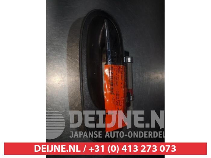 Nissan Almera Tino Portiergreep 4Deurs links-voor O277272