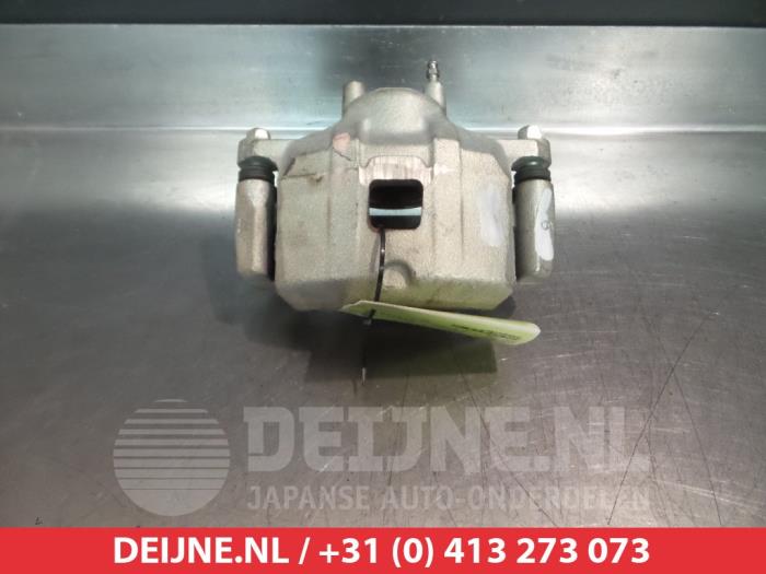 Mitsubishi Lancer Remklauw (Tang) links-voor O325183