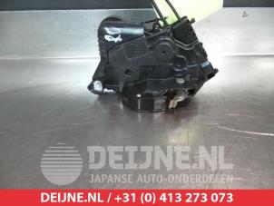 Toyota Yaris Türschlossmechanik 4-türig rechts vorne O281229 foto 2