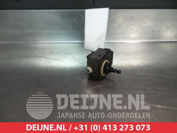 Toyota Rav-4 Headlight motor O267652